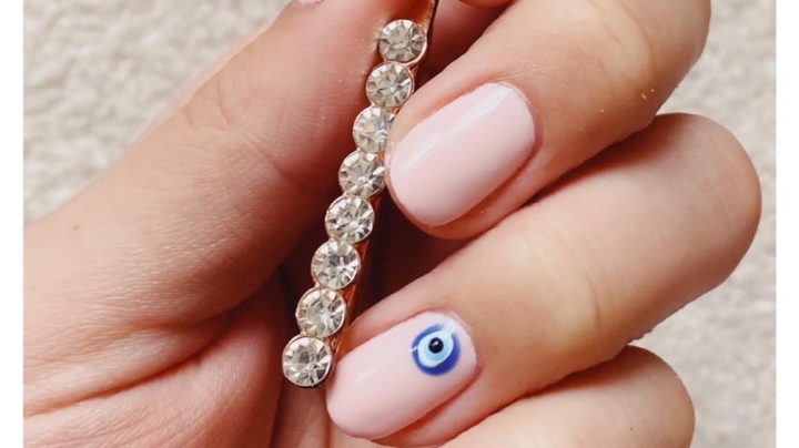 five unique nail designs for short nails – laura zier